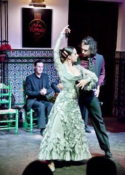 Traditional flamenco show and tapas tour in Seville