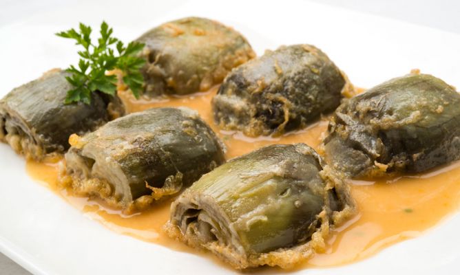 Alcachofas (artichoke) can be cooked to be a tapa option
