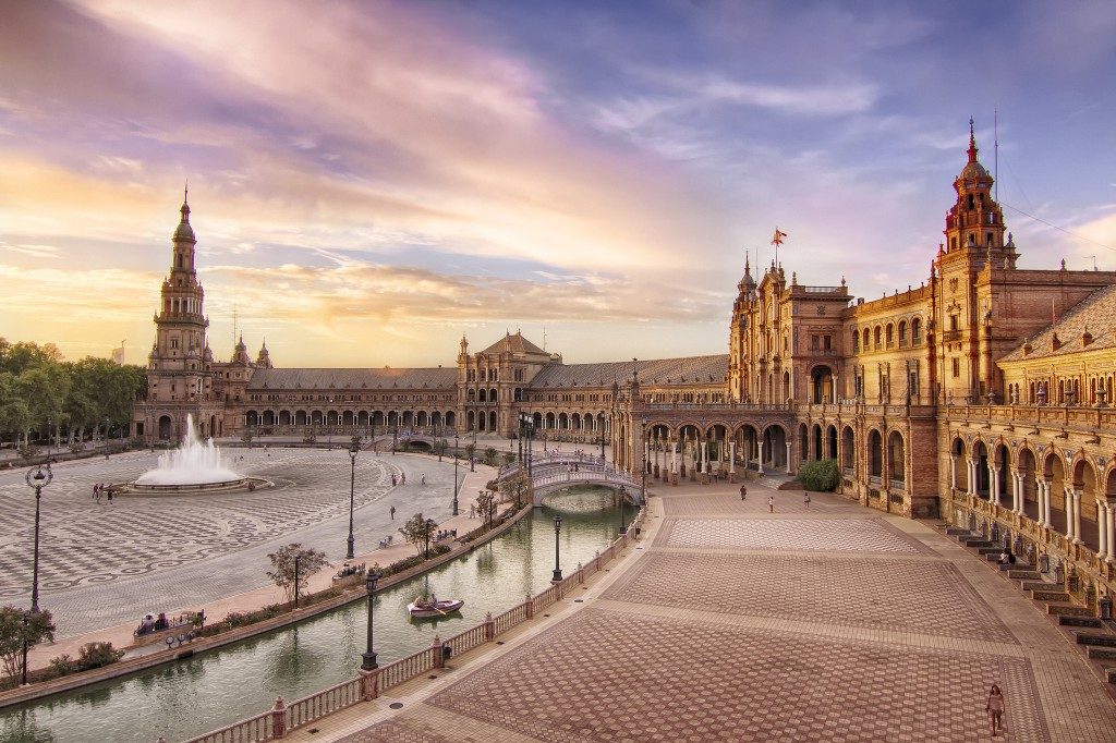 Experience Plaza de España with a local guide