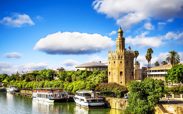 walk along the river with lovers on a private tour