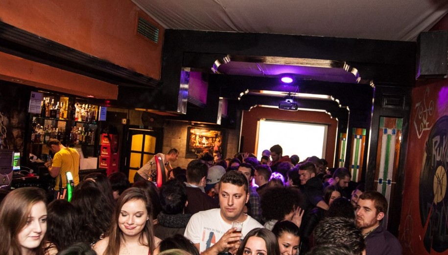 A guide to Some of the Best Nightlife in Seville & Different neighborhoods!