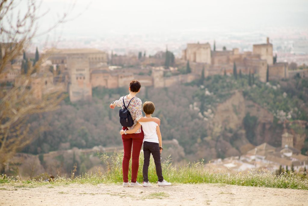 Join our Granada sunset walking tour & enjoy the amazing sky line!