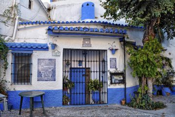 Visit the local houses of Granada and Albaicin in Granada