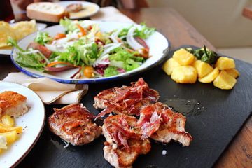 Food tour in Granada and tapas recipes