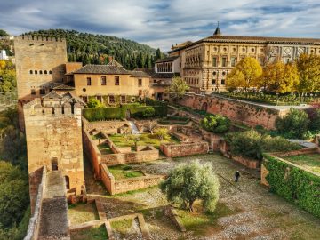 Private tour and tickets of the Alhambra and Generalife