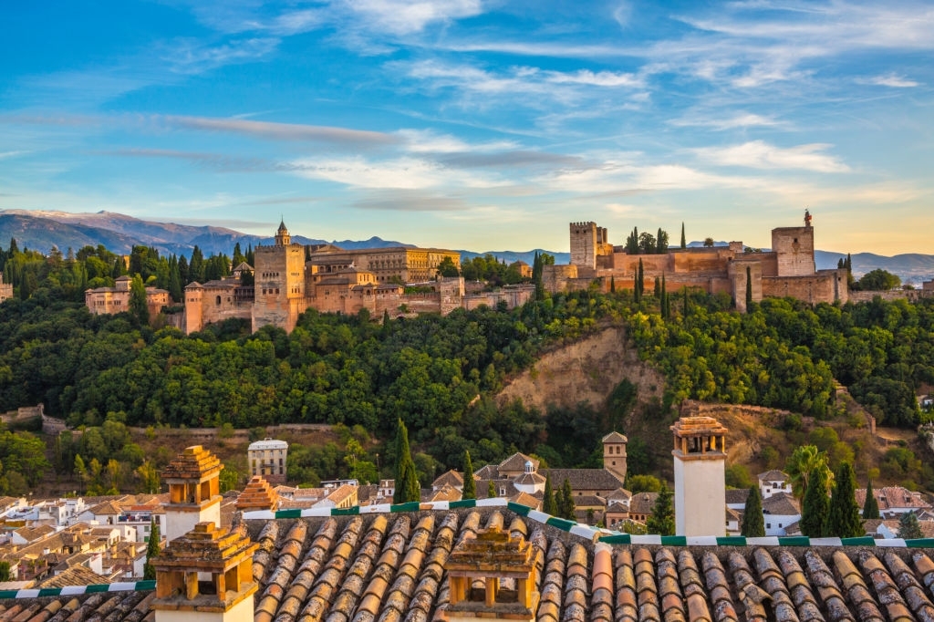 Best neighborhoods to stay in Granada