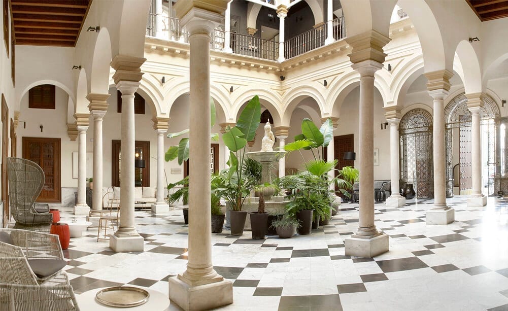 where to stay in the center of seville