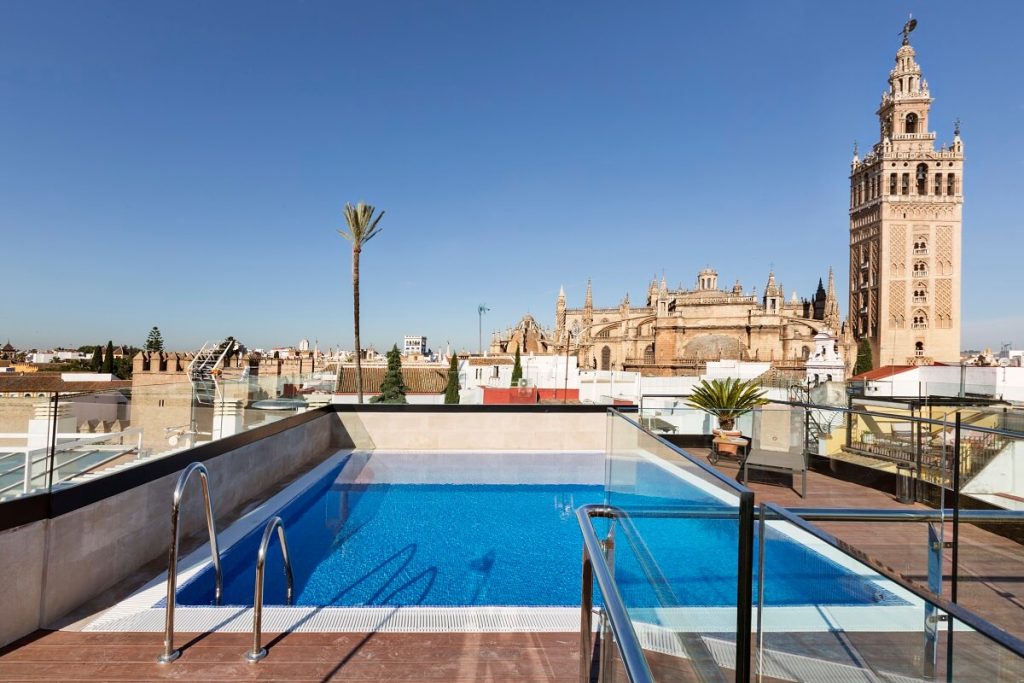 Best hotels in Seville with a pool