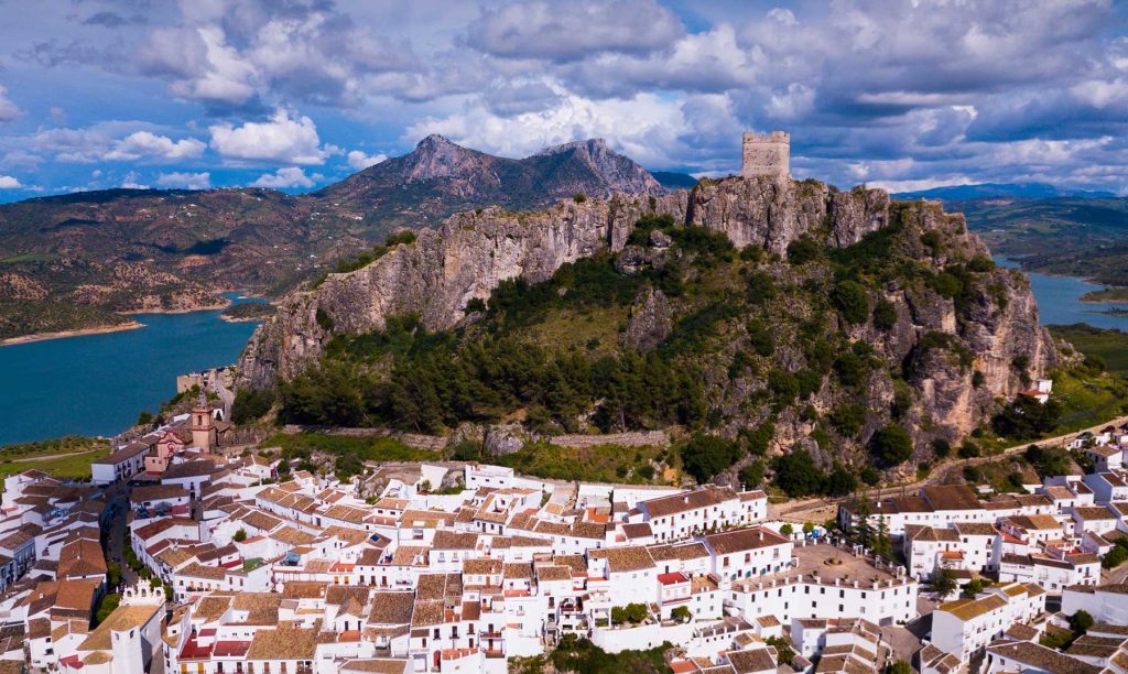 Incredible views of the white village Zahara de la Sierra 