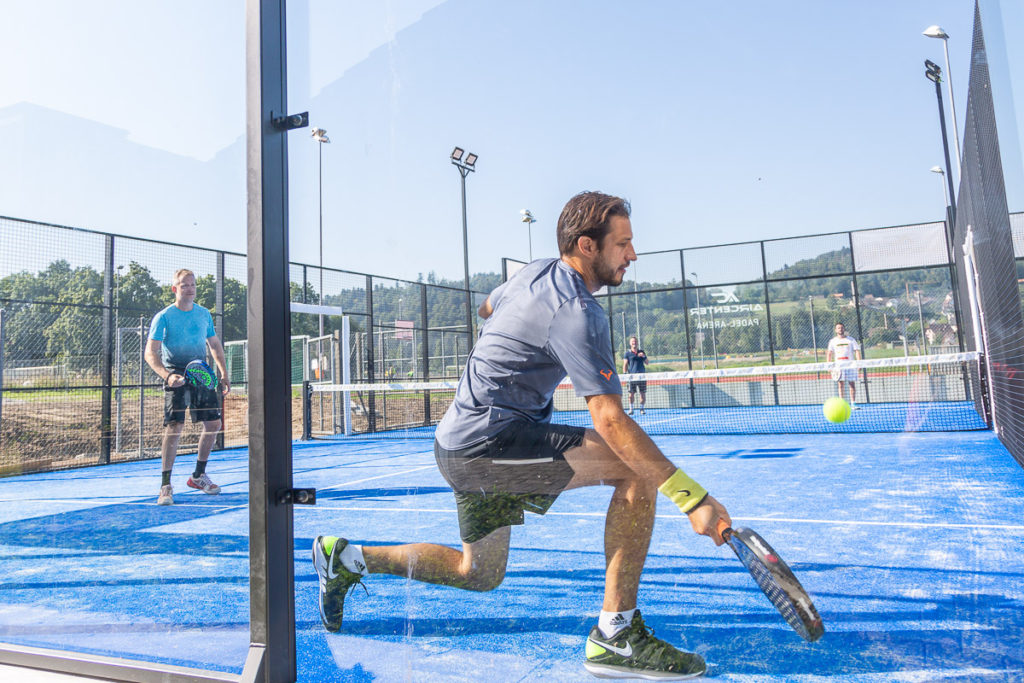 How to play padel