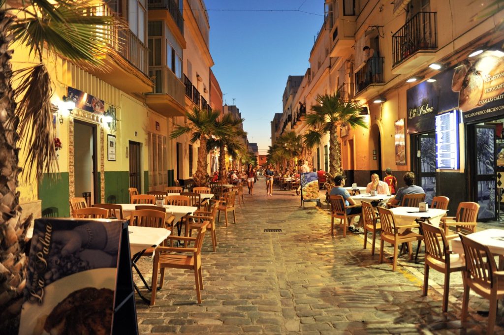 does cadiz have a good nightlife