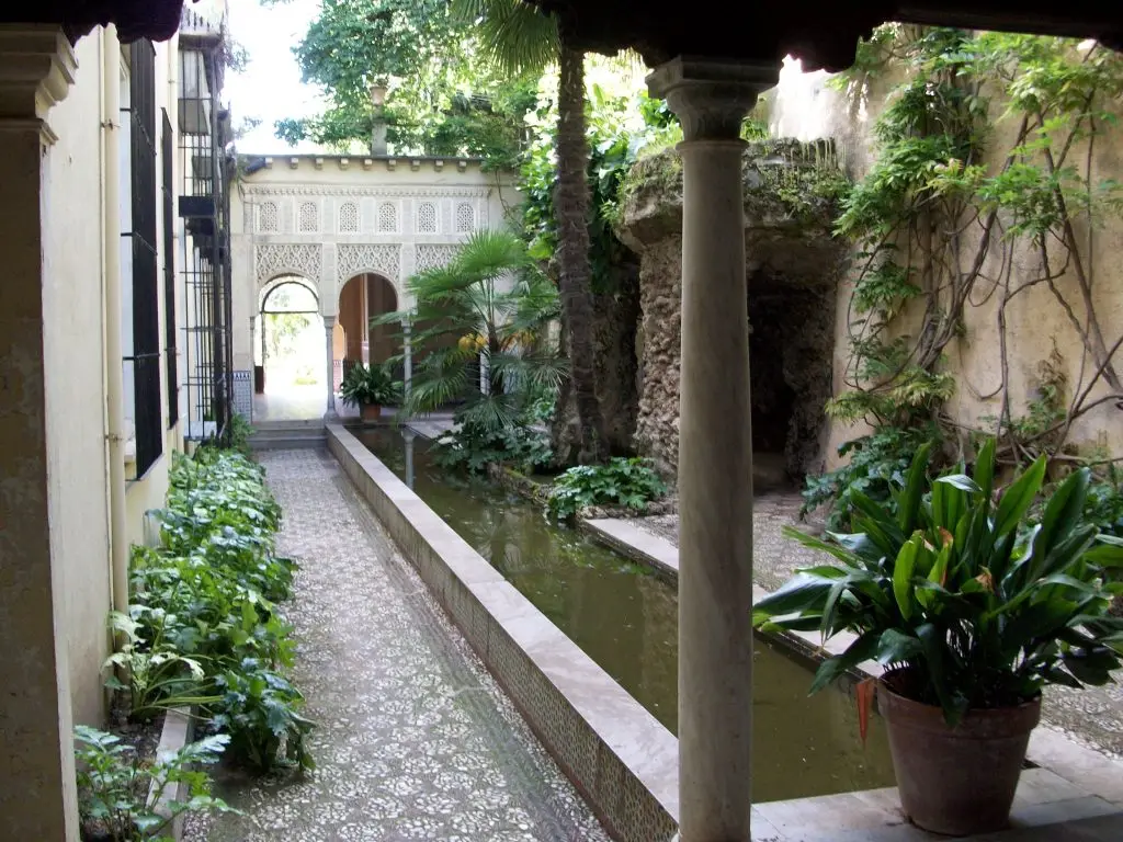 Top 5 spots you should not miss on your trip to Granada