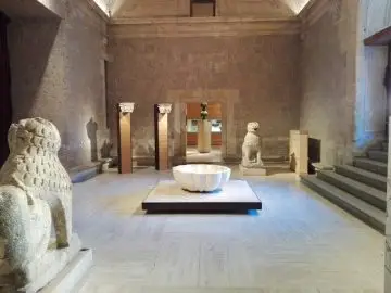 What is the best museum in Granada?